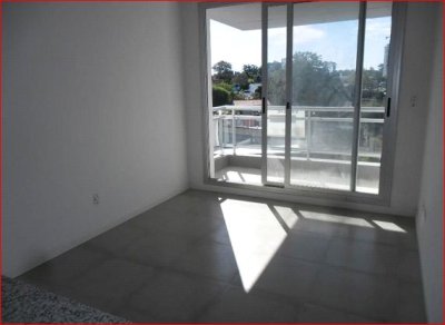 Venta de apartamento en la Roosevelt, 2 dormitorios, baño, nuevo y buen entorno.