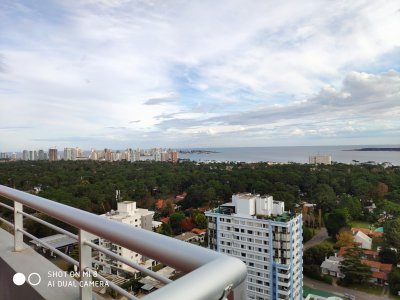 Venta de apartamento en la Roosevelt, 3 dormitorios, 3 baños, a estrenar con servicios. 