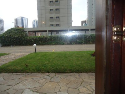 Venta de apartamento en la brava, 3 dormitorios, 2 baños, frente al mar.- 