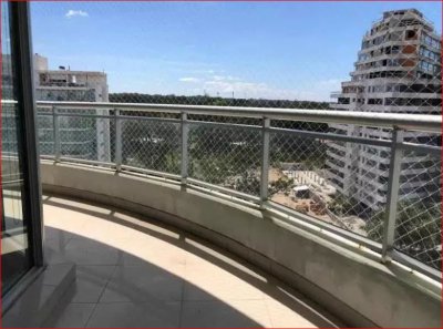 Venta de apartamento en la brava, 4 dormitorios, 5 baños, todos los servicios.