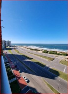 Venta de apartamento en la Brava, 2 dormitorios y medio, 2 baños, vista al mar.