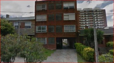 Venta de apartamento en Malvin, 2 dormitorios, baño, buen piso.