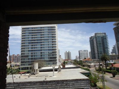 Venta de apartamento en la Brava, 1 dormitorio, baño, parrillero, a 1 cuadra del mar.