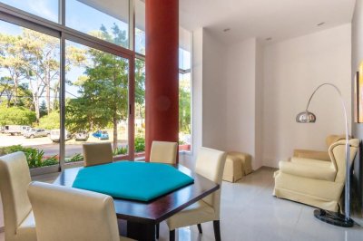 Venta y alquiler de apartamento en la Roosevelt, 3 dormitorios, 2 baños, gran vista.