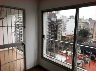 Venta de apartamento en pocitos, 3 dormitorios, baño, linda vsita.