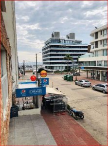 Alquiler de apartamento en la Peninsula, de 1 dormitorio, baño, a un paso de todo.  