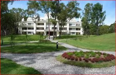 Venta de apartamento en Solanas, Monoambiente, baño, pileta, servicios  y cerca del mar.-