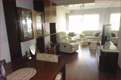 Venta de apartamento en pocitos, 3 dormitorios, 3 baños, muy bueno