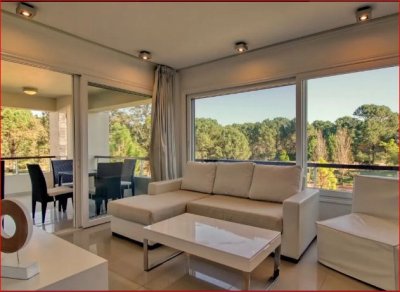 Alquiler de apartamento en Solanas, 1 dormitorio y medio, baño, con servicios.