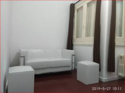 Venta de apartamento en el Cordon, 2 dormitorios, baño, buen lugar.