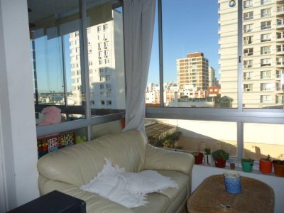 Venta y alquiler de apartamento en la Peninsula, 2 dormitorios, 2 baños, pleno centro de Punta del este. 