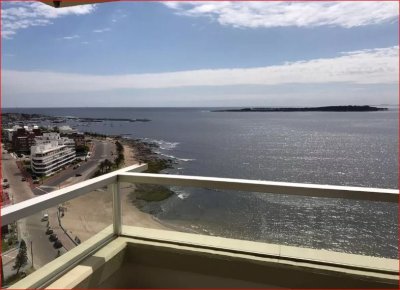 Alquiler de apartamento en la brava, 3 dormitorios, 2 baños, balcon, gran vista al mar.