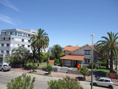 Venta y alquiler apartamento en la peninsula, 2 dormitorios, 2 baños, balcon.