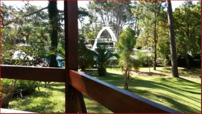 Venta de apartamento en la Mansa, 1 dormitorio, baño, piscina, canchas, cerca del mar.