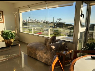 Venta de apartamento en la Mansa, 3 dormitorios, 3 baños, balcon, buena vista.