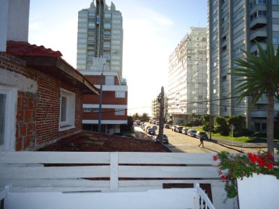 Peninsula, 2 dormitorios, 2 baños, para edificar altura.- 
