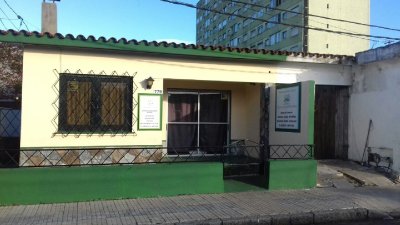 Venta casa Maldonado Centro, 2 dormitorios, para vivienda o comercio, se permuta.