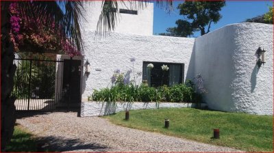 Venta de casa en la Mansa, 4 dormitorios, 4 baños, buena casa, cerca del mar.