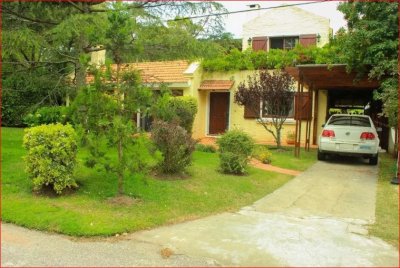 Venta Casa en Playa Mansa, 3 dormitorios, 4 baños, divino lugar.-  