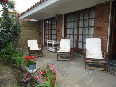 Venta y alquiler de casa en Las Delicias, 2 dormitorios, 2 baños, lindo