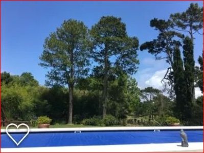 Venta de casa en el Golf, 6 dormitorios, 5 baños, piscina, gran parque y buena construccion.