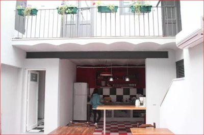 Venta de casa en el centro de Montevideo, 8 dormitorios,5 baños, para hospedaje.
