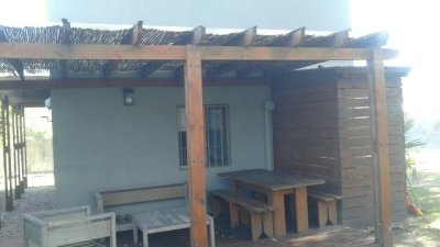 Venta de casa en la Barra, 3 dormitorios, 2 baños, cerca del mar.   