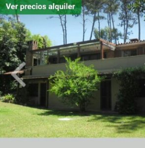 Venta y alquiler en Pinares, a 2 cuadras del Mar, 6 Dormitorios, gran parque.