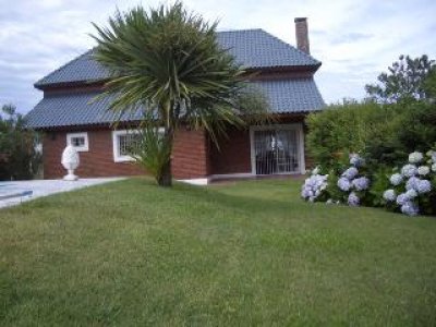 Venta de casa en Portezuelo, 3 dormitorios, 3 baños , a pasos del mar.