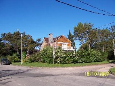 Venta de casa en la Mansa, MUY BUEN CHALET A UNA CUADRA DEL MAR.