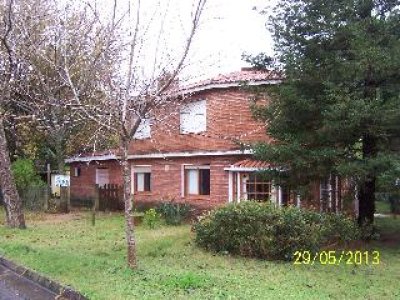 Venta de casa en Pinares, 4 Dormi, 4 baños, esquina