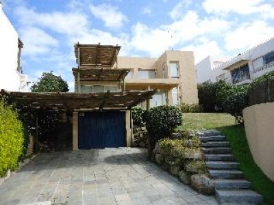 Venta de casa en la Peninsula, 4 Dormi, 3 baños, piscina,vista al mar.
