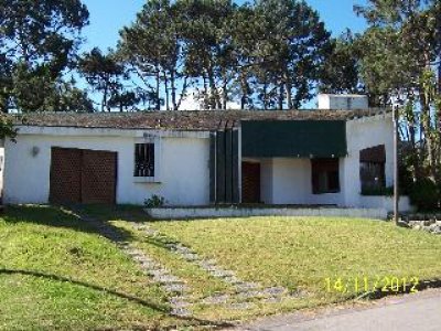 Venta de casa en la Mansa, 3 dormi, 3 baños, servicio, 1040M2 tierra.