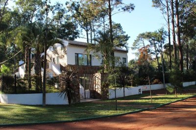 Alquiler de casa en la Mansa, 3 dormitorios, baño,  lindo lugar