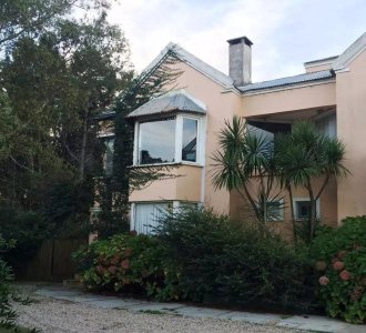 Venta de Casa en Mansa, 3 dormi, 4 baños, con vista al mar.