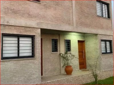 Alquiler en Brio buenos aires, 3 dormitorios, 2 baños, linda casa en P.H. cerca del mar.