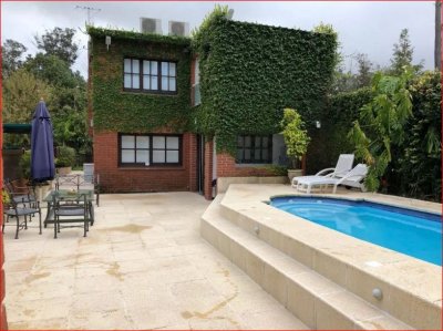 Alquiler de casa en Jardines de Cordoba, 3 dormitorios, 4 baños, piscina, lindo lugar. 