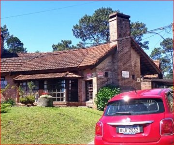 Alquiler de casa en Pinares, 2 dormitorio, 2 baños, piscina, cerca del mar.