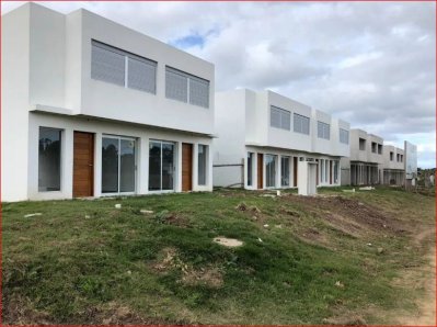 Venta de apartamentos en Maldonado, 2 dormitorios, baño, cerca de todo.