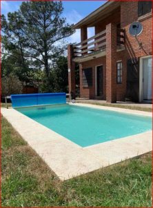 Alquiler de casa en la Mansa, 3 dormitorios, 2 baños, piscina, parque, cerca del mar.