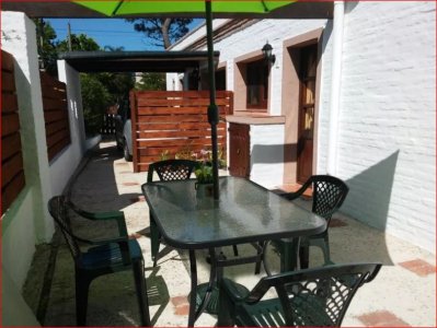 Venta de casa en Jardines de Cordoba, 3 dormitorios, 2 baños, lindo lugar.-