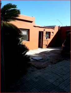 Venta de casa en el Centro de Maldonado, 2 dormitorios, baño, para vivir todo el año.