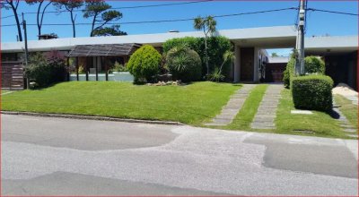 Alquiler de casa en la mansa, 5 dormitorios, 5 baños, gran parque y piscina.