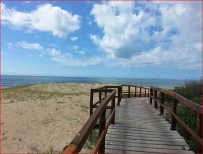 Alquiler de casa en Rincon del indio, 3 dormitorios, 3 baños, linda propiedad cerca del mar.-