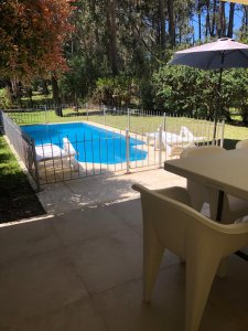 Alquiler de casa en Solanas, 4 dormitorios, 3 baños, piscina, lindo parque, vivgilancia.