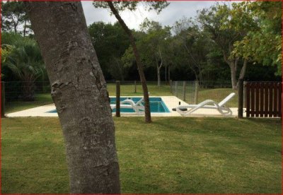 Alquiler de casa en rincon del Indio, 2 dormitorios, 2 baños, pileta.