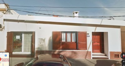 Venta de casa en el Centro de Maldonado, 2 dormitorio, baño, buen lugar para vivir todo el año.