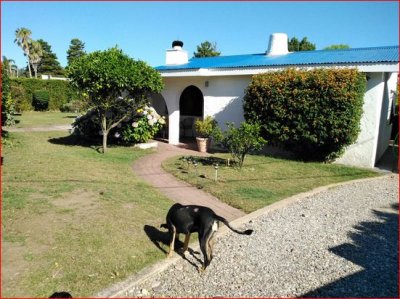 Venta de casa en la Barra, 4 dormitorios, 4 baños, cerca del mar.