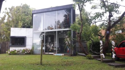 venta y alquiler de casa en Brio Buenos Aires, 4 dormitorios, 4 baños a metros del mar.