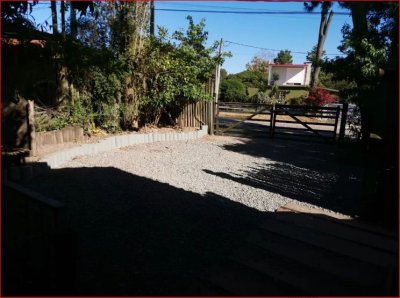 Alquiler de casa en Jardines de Cordoba, 2 dormitorios, 2 baños, lindo parque.- 